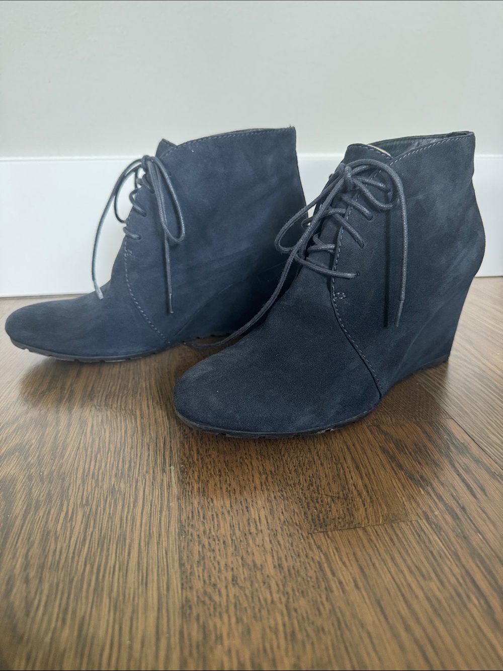 Clarks Women's black Suede leather Lace-Up Wedge Ankle Boots